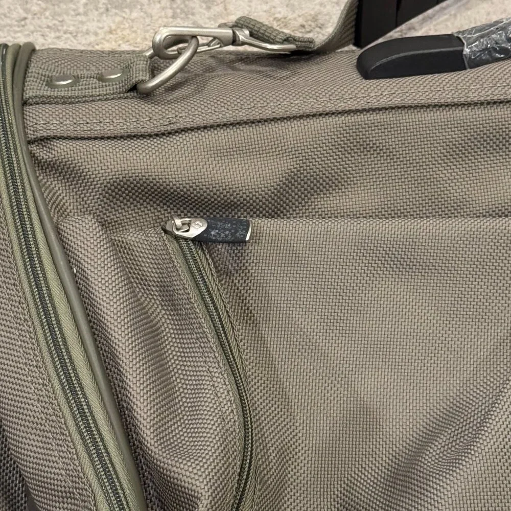 NEW Samsonite Aspire Lite Garment Bag Formal Clothes Suits Dresses Travel GREEN